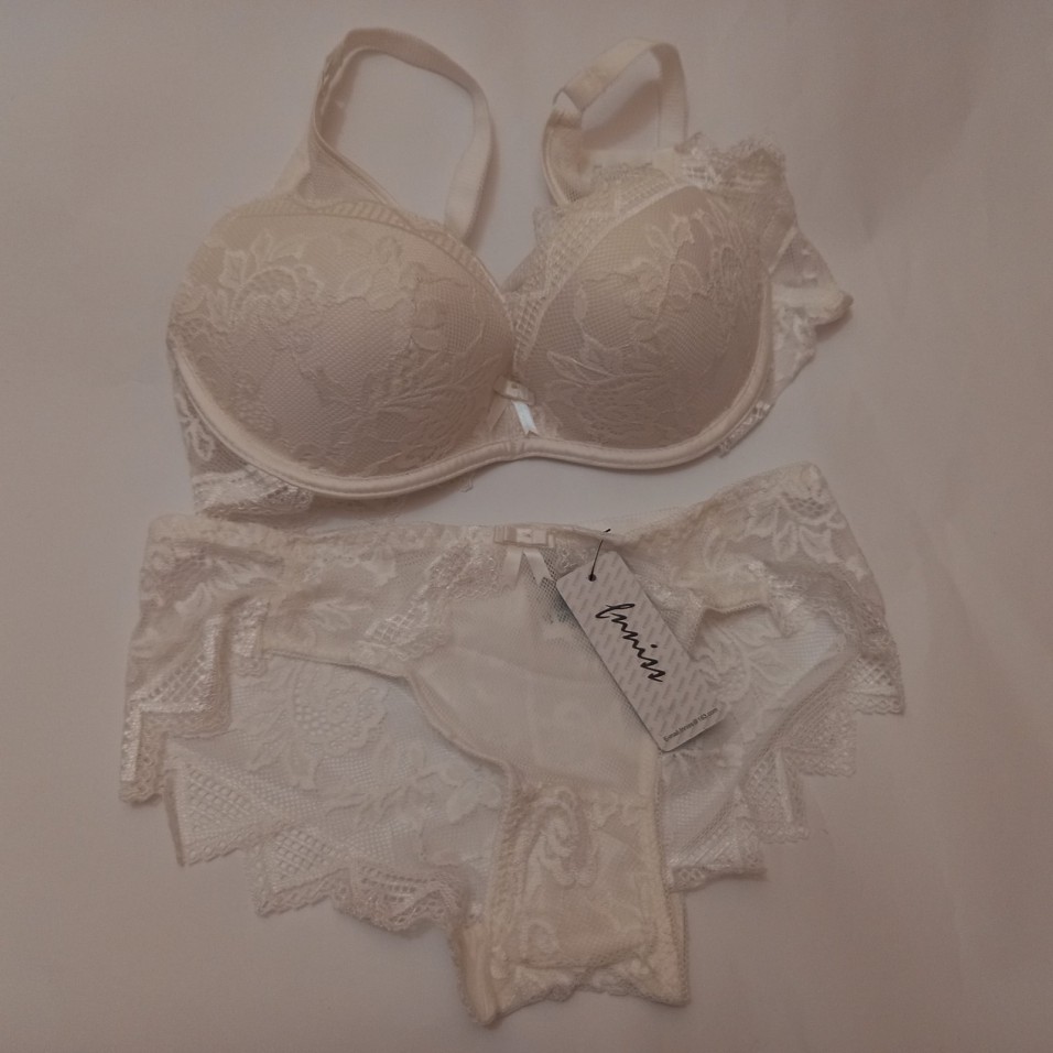Комплект нижньої білизни молочний 0470 Комплект нижньої білизни молочний 0470