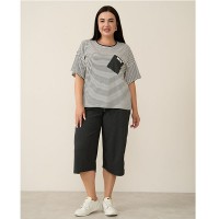 Піжама жіноча капрі та футболка в смужку сіра 19174